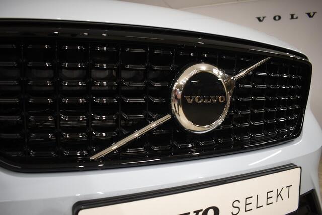 Volvo XC40 B4 211PK Plus Dark / Navigatie / Adaptive Cruise / Harman Kardon / Stuur & Stoelverwarming / Elektrische achterklep / Achteruitrijcamera / Trekhaak / Elektrische stoelverst. met geheugen