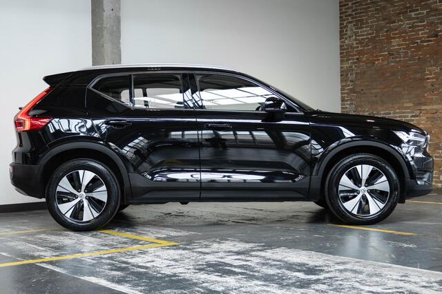 Volvo XC40 T3 Automaat Momentum | Semi Electrische wegklapbare trekhaak | 360° Parkeercamera | BLIS | Parkeersensoren voor + achter | Adaptive cruise control | Climate Control | Navigatie | Dealeronderhouden |