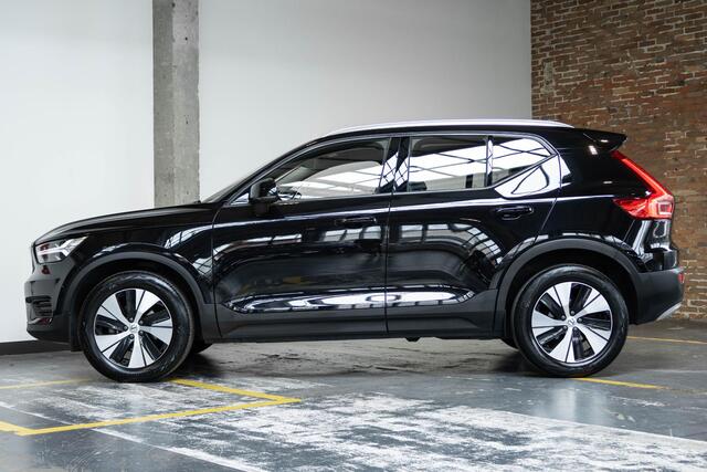 Volvo XC40 T3 Automaat Momentum | Semi Electrische wegklapbare trekhaak | 360° Parkeercamera | BLIS | Parkeersensoren voor + achter | Adaptive cruise control | Climate Control | Navigatie | Dealeronderhouden |