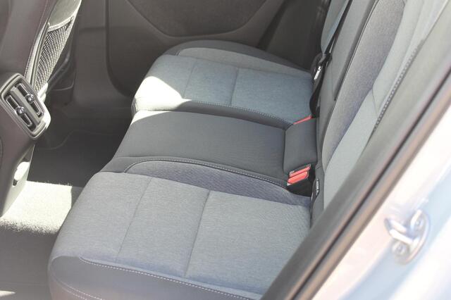 Volvo XC40 B4 211PK Automaat Plus Dark Google Infotainment / Verwarmbare voorruit / Semi elektrisch wegklapbare trekhaak / Elektrisch verstelbare voorstoelen met geheugen op de bestuurdersstoel