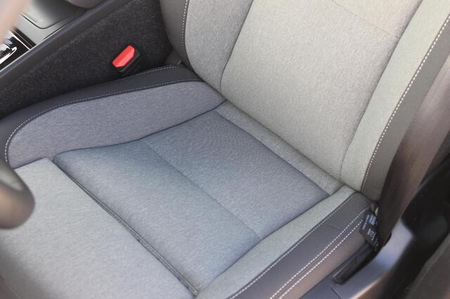 Volvo XC40 B4 211PK Automaat Plus Dark Google Infotainment / Verwarmbare voorruit / Semi elektrisch wegklapbare trekhaak / Elektrisch verstelbare voorstoelen met geheugen op de bestuurdersstoel