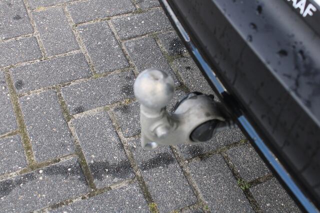 Volvo XC40 Extended Range Plus 82 kWh / Keyless entry / BLIS / Stoel/- en stuurverwarming / Trekhaak / Camera /