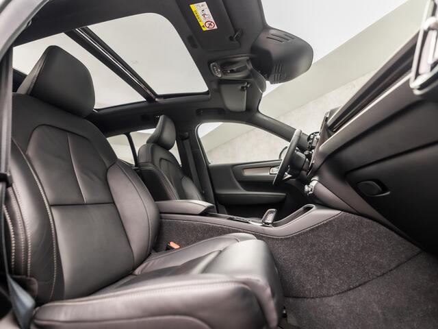 Volvo XC40 1.5 T4 Recharge Inscription 211Pk Automaat (PANORAMADAK, APPLE CARPLAY, LEDER, MEMORY SEATS, KEYLESS, STUUR/STOELVERWARMING, HARMAN/KARDON, CAMERA, TREKHAAK, ADAPTIVE CRUISE, ZWART HEMEL, NIEUWSTAAT)