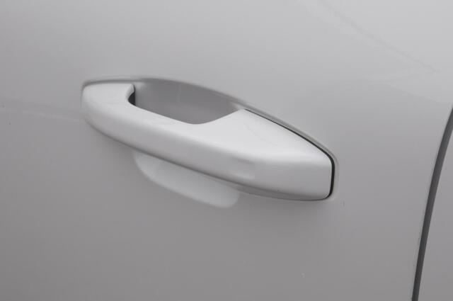 Volvo XC40 T4 211PK Automaat Recharge R-Design / Cruise control / leder met alcantara / elektrische achterklep / keyless entry / Apple carplay / Parkeersensoren met camera / getinte ramen /