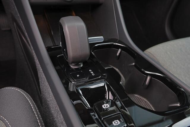 Volvo XC40 T5 Recharge Plus Dark - IntelliSafe Assist - 360º Camera - Harman/Kardon audio - Verwarmde voorstoelen & stuur - Parkeersensoren voor & achter - Elektr. bedienb. voorstoelen met geheugen links - Extra getint glas - 19' LMV