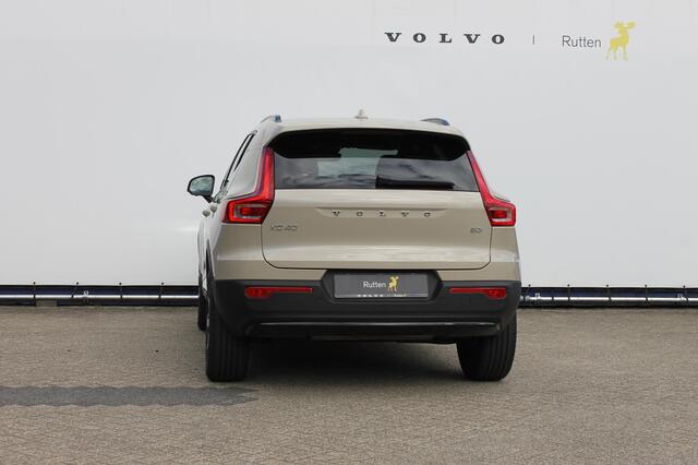 Volvo XC40 B3 177PK Automaat Plus Dark Google infotainment / Draadloos telefoon opladen / Elektrisch bedienbare bestuurdersstoel met geheugen / Adaptieve Cruise Control / Parkeersensoren voor en achter met 360 graden camera