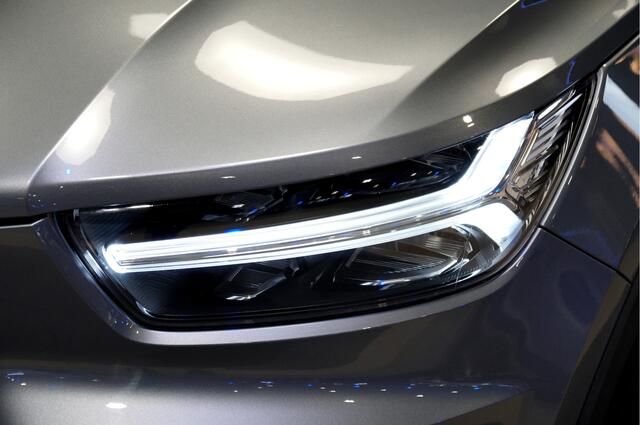 Volvo XC40 2.0 T4 140kW/190pk Aut8 Momentum Pro ADAPT.CRUISE + PILOT ASSIST + AMBER LEDER + LED KOPLAMPEN + 360 CAMERA + PARKSENSOREN V&A + KEYLESS ENTRY&GO + EL. ACHTERKLEP + LANE ASSIST + BLIS + PARKSENSOREN V&A + 18" LM-VELGEN!!