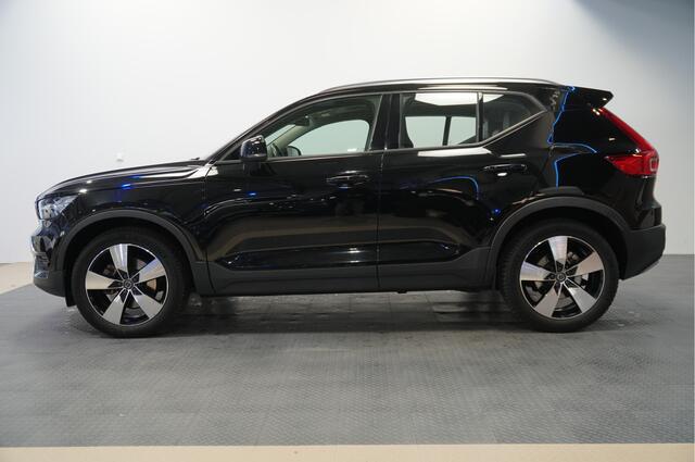 Volvo XC40 2.0 T4 140kW/190pk Aut8 Intro Pro PANORAMADAK + HARMAN/KARDON + ADAPT.CRUISE + NAVI SENSUS + SPORTSTOELEN + DRIVE MODES + HALFLEER + STOELVERWARMING + CAMERA + LANE ASSIST + LED KOPLAMPEN + TREKHAAK + PARKSENSOREN V&A + 19" LM-VELGEN!!