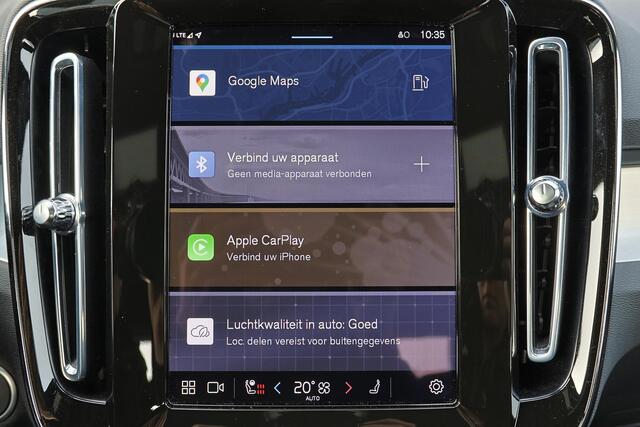 Volvo XC40 B4 Plus Dark - IntelliSafe Assist & Surround - Harman/Kardon audio - Parkeercamera achter - Verwarmde voorstoelen & stuur - Parkeersensoren voor & achter - Elektr. bedienb. voorstoelen met geheugen links - Draadloze tel. lader - Elektr. inklapbare trekhaa