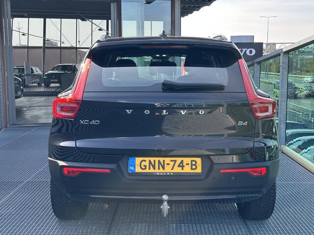 Volvo XC40 2.0 B4 Plus Dark / Trekhaak / Harman Kardon / Elek. verstelbare stoelen / Stuur+stoelen verwarmd / BLIS / Camera achter / Keyless /