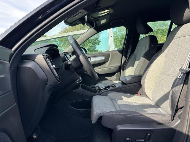 Volvo XC40 2.0 B4 Plus Dark / Trekhaak / Harman Kardon / Elek. verstelbare stoelen / Stuur+stoelen verwarmd / BLIS / Camera achter / Keyless /