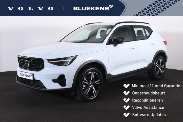 Volvo XC40 B4 Plus Dark - IntelliSafe Assist & Surround - Harman/Kardon audio - Parkeercamera achter - Verwarmde voorstoelen & stuur - Parkeersensoren voor & achter - Elektr. bedienb. voorstoelen met geheugen links - Draadloze tel. lader - Elektr. inklapbare trekhaa
