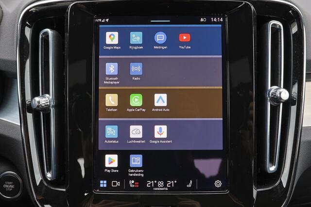 Volvo XC40 B4 Plus Dark - IntelliSafe Assist & Surround - Harman/Kardon audio - Parkeercamera achter - Verwarmde voorstoelen & stuur - Parkeersensoren voor & achter - Elektr. bedienb. voorstoelen met geheugen links - Draadloze tel. lader - Elektr. inklapbare trekhaa