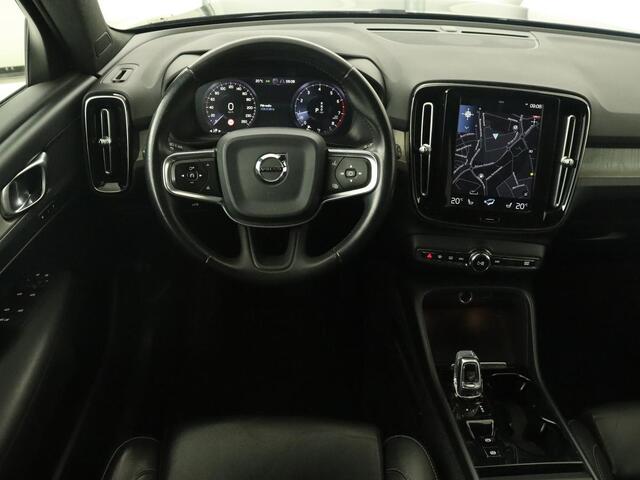 Volvo XC40 2.0 T4 Inscription | Panoramadak | Leder | Trekhaak | Stoelverwarming | Camera | Adaptive cruise | Keyless | Navigatie | 19'' lichtmetalen velgen
