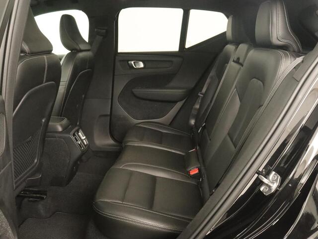 Volvo XC40 2.0 T4 Inscription | Panoramadak | Leder | Trekhaak | Stoelverwarming | Camera | Adaptive cruise | Keyless | Navigatie | 19'' lichtmetalen velgen