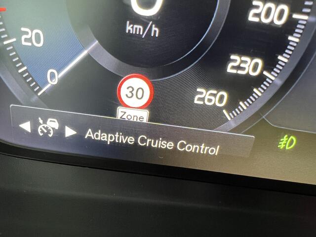 Volvo XC40 1.5 T4 Recharge Core Bright Trekhaak Navigatiesysteem