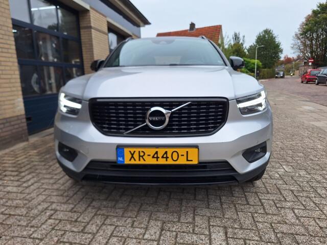 Volvo XC40 2.0 T4 R-Design