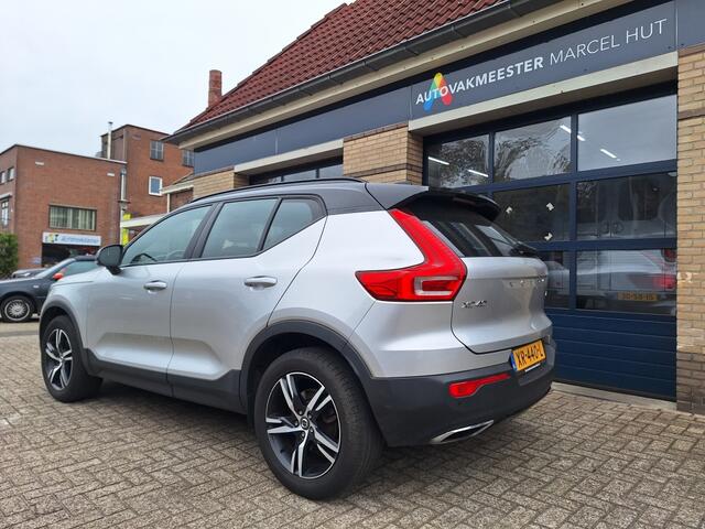 Volvo XC40 2.0 T4 R-Design