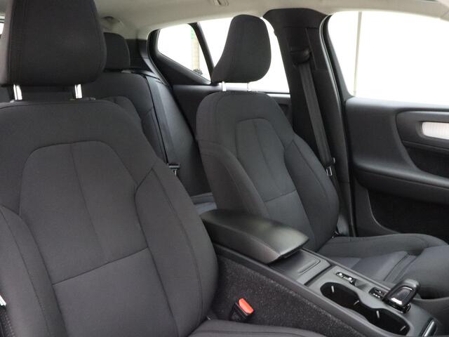 Volvo XC40 B4 211pk Automaat Business Pro / Panoramadak / El. Trekhaak / Verw. Voorruit / ACC / BLIS / Stoel + Stuurw. Verwarming / DAB / Lane Keeping Aid / Keyless / Noodreservewiel /