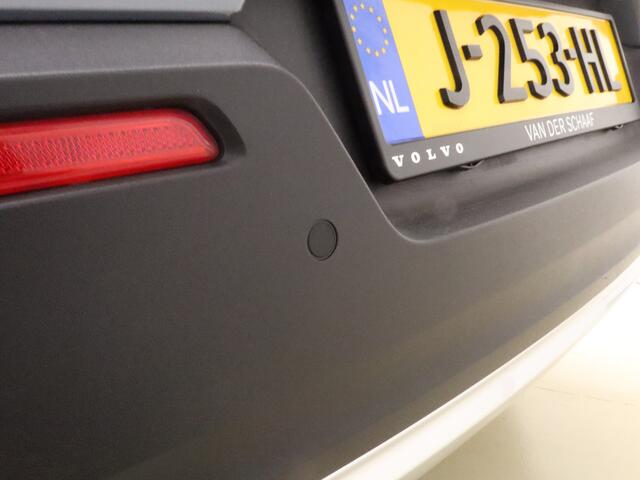 Volvo XC40 B4 211pk Automaat Business Pro / Panoramadak / El. Trekhaak / Verw. Voorruit / ACC / BLIS / Stoel + Stuurw. Verwarming / DAB / Lane Keeping Aid / Keyless / Noodreservewiel /