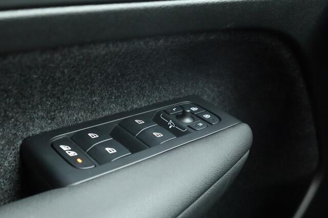 Volvo XC40 B3 Plus Black Edition | 360cam | Pilot Assist | Harman Kardon | Memory seat | 20'' | Pixel LED