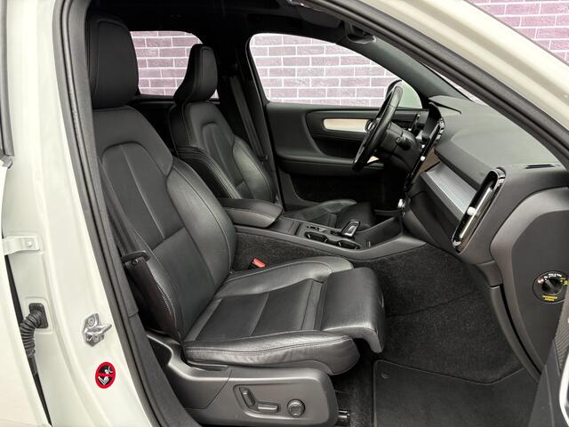 Volvo XC40 2.0 T5 AWD Intro Edition | 360 Camera | Trekhaak | 2100KG trekgewicht | Schuif/kantel panoramadak | Keyless entry/start | Harman/kardon | Stoel/stuur verwarming | Standkachel | Volvo on Call |