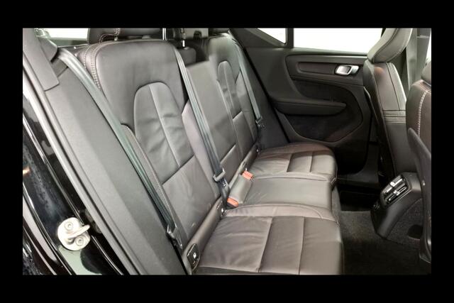 Volvo XC40 1.5 T5 Plug-in Hybrid 193kW/262pk DCT7 Ultimate Dark PANORAMADAK + HARMAN/KARDON + EL.TREKHAAK + ADAPT.CRUISE + PILOT ASSIST + NAVI SENSUS + BLIS + LANE ASSIST + EL.STOELEN + STOEL-&STUURVERWARMING + CAMERA + KEYLESS + PARKSENSOREN V&A + 19" LM-VELGEN!!