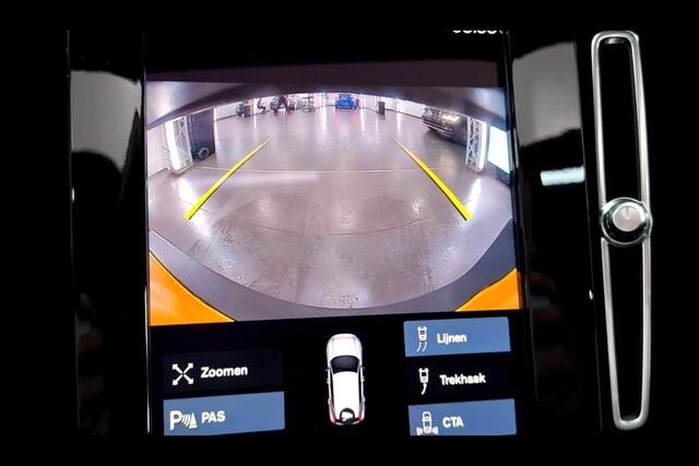 Volvo XC40 1.5 T5 Plug-in Hybrid 193kW/262pk DCT7 Ultimate Dark PANORAMADAK + HARMAN/KARDON + EL.TREKHAAK + ADAPT.CRUISE + PILOT ASSIST + NAVI SENSUS + BLIS + LANE ASSIST + EL.STOELEN + STOEL-&STUURVERWARMING + CAMERA + KEYLESS + PARKSENSOREN V&A + 19" LM-VELGEN!!