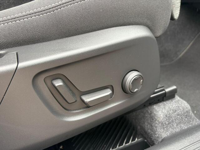 Volvo XC40 2.0 B4 Plus Dark