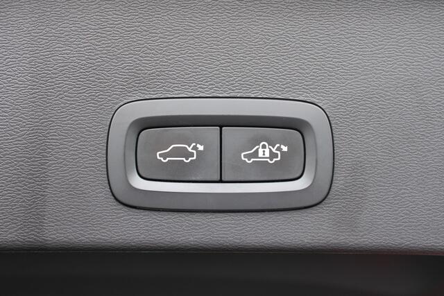 Volvo XC40 T2 Automaat Business Pro | Adapt. Cruise | El. Trekhaak | BLIS | Keyless | DAB | El. Achterklep