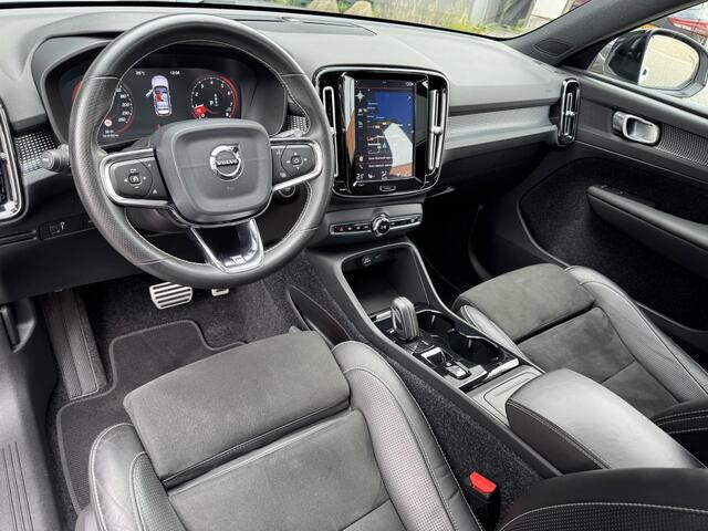 Volvo XC40 2.0 T4 R-Design NL-Auto, Veel Opties! | Trekhaak Uitklapbaar | Panoramadak | Stuur- + Stoelverwarming | Geheugenstoel | Blind Spot | All Season Banden | Rijklaarprijs!