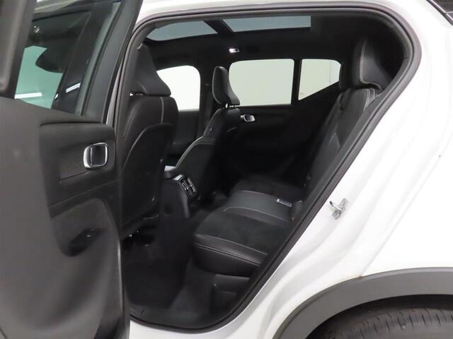 Volvo XC40 1.5 T5 Recharge R-Design | Trekhaak | Panorama schuifdak | Stuur + Stoel verwarming | Adaptieve Cruise | Power seats | Standkachel | Volvo on Call |