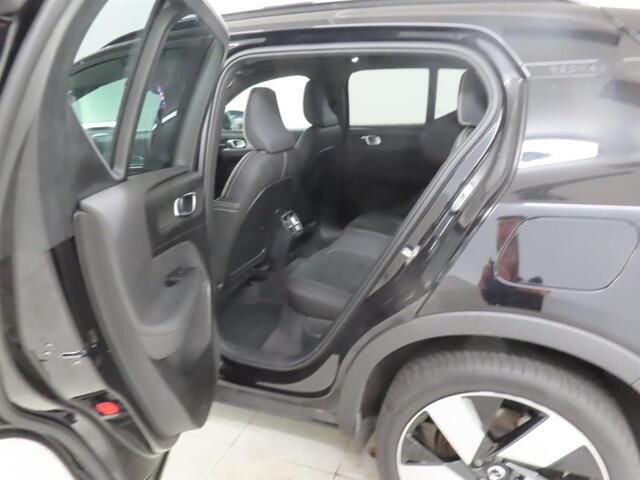 Volvo XC40 Single Motor Extended Range Ultimate 82 kWh | Trekhaak | Harman/Kardon Premium audio | Google auto | Panoramadak | Adaptieve cruise control | verwarmde voorstoelen | Privacy glass |