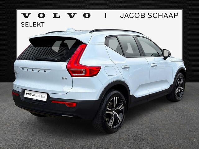 Volvo XC40 2.0 B4 Plus Dark / Verwarmbare voorruit / Audio Harman Kardon / Trekhaak /