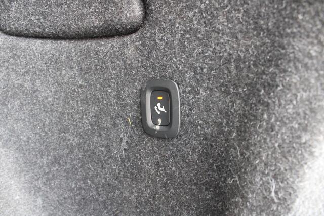 Volvo XC40 T3 Automaat R-Design | Adapt. Cruise | El. Trekhaak | Park assist V+A | Draadloze telefoonlader