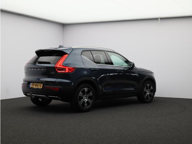 Volvo XC40 T5 247PK AWD Inscription / Panoramisch Dak / Trekhaak / 360gr Camera / Elek. Verstelbare Stoelen / BLIS / Keyless / All Season Banden /