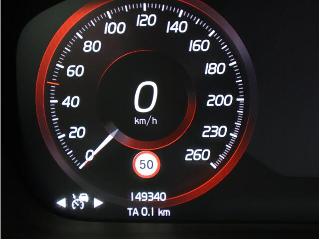 Volvo XC40 T5 247PK AWD Inscription / Panoramisch Dak / Trekhaak / 360gr Camera / Elek. Verstelbare Stoelen / BLIS / Keyless / All Season Banden /