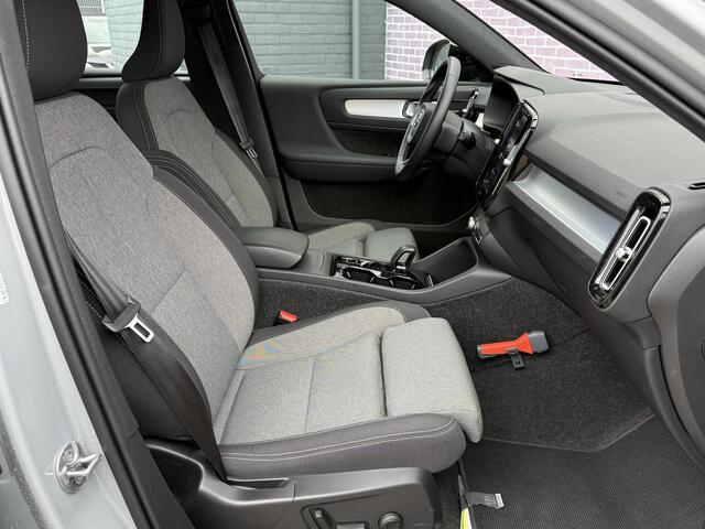 Volvo XC40 2.0 B4 Plus Dark | Trekhaak | Memory | Zitting verlengers | parkeersensoren vóór en achter | camera | Google auto | Full LED | verwarmde voorstoelen en stuurwiel | trekgewicht 2000KG! |