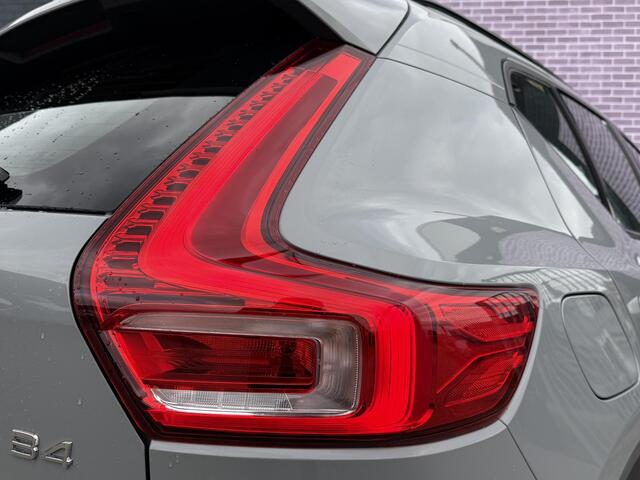 Volvo XC40 2.0 B4 Plus Dark | Trekhaak | Memory | Zitting verlengers | parkeersensoren vóór en achter | camera | Google auto | Full LED | verwarmde voorstoelen en stuurwiel | trekgewicht 2000KG! |