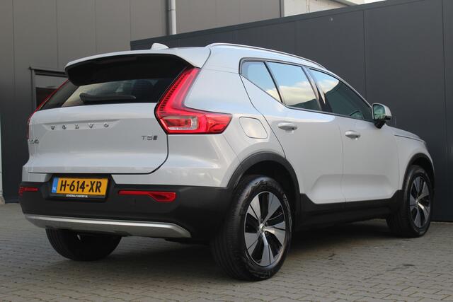 Volvo XC40 1.5 T5 Twin Engine Momentum Pro | Incl. 12 maanden garantie | Voor/achter stoelen verwarmd | Achteruitrijcamera | Parkeersensoren | Stuurwielverwarming | Navigatie | Apple carplay/android auto | Elektrische kofferklep | Cruise control