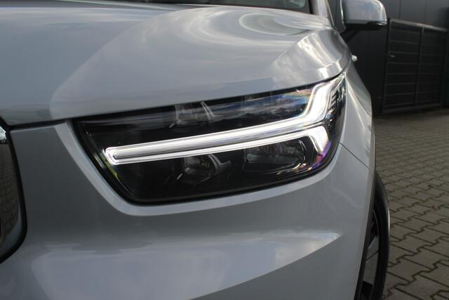 Volvo XC40 1.5 T5 Twin Engine Momentum Pro | Incl. 12 maanden garantie | Voor/achter stoelen verwarmd | Achteruitrijcamera | Parkeersensoren | Stuurwielverwarming | Navigatie | Apple carplay/android auto | Elektrische kofferklep | Cruise control