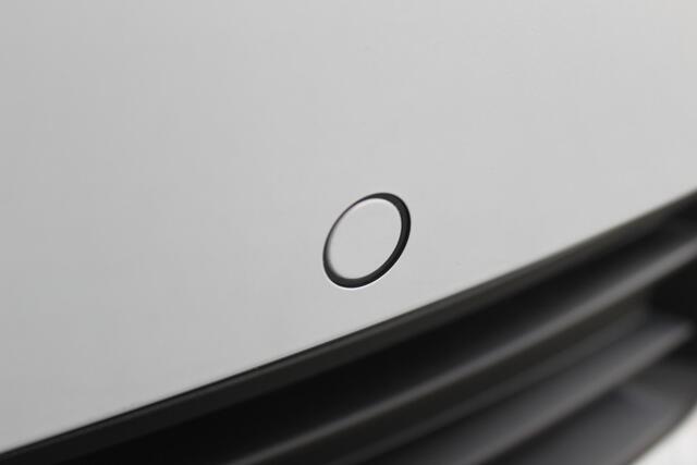 Volvo XC40 1.5 T5 Twin Engine Momentum Pro | Incl. 12 maanden garantie | Voor/achter stoelen verwarmd | Achteruitrijcamera | Parkeersensoren | Stuurwielverwarming | Navigatie | Apple carplay/android auto | Elektrische kofferklep | Cruise control