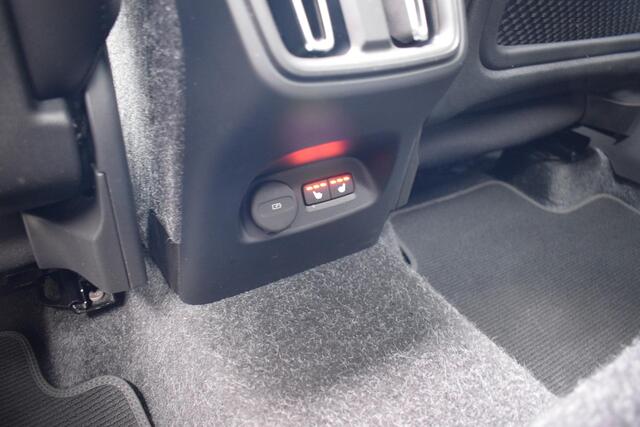 Volvo XC40 2.0 T5 AWD R-Design met Pano/Trekh/Harman/Camera