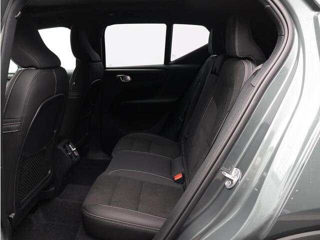 Volvo XC40 2.0 B4 Plus Dark / Panoramadak / Nubuck Bekleding / Harman Kardon / Stoel+Stuurverwarming / Getint Glas / Adaptive Cruise / BLIS /