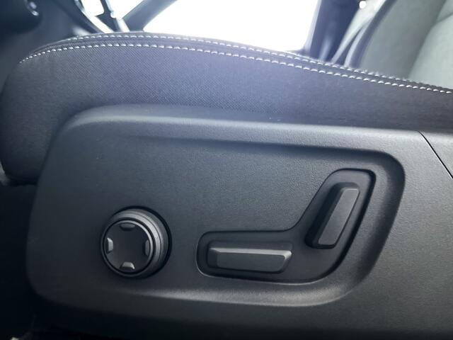 Volvo XC40 B4 Plus Dark | Parkeercamera | Stoel- en Stuurverwarming | Harman Kardon | Trekhaak