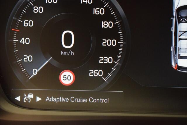 Volvo XC40 T3 163pk AUT8 Inscription Trekhaak 1600kg/ Leer/ Stoelverw./ Panodak/ Camera