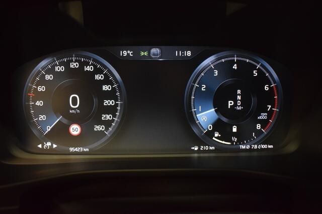 Volvo XC40 2.0 B4 198pk AUT8 R-Design Trekhaak 2100kg/ Stoel+Stuurverw./ Adapt. Cruise/ Camera/ H&K/ PDC v+a