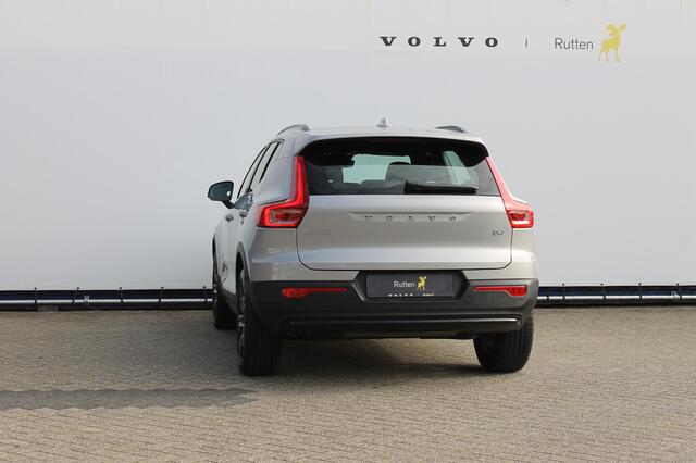 Volvo XC40 2.0 B4 Plus Dark Google Infotainment / Semi elektrisch wegklapbare trekhaak / Verwarmbare voorruit / Harman Kardon Audio installatie / Elektrisch bedienbare voorstoelen