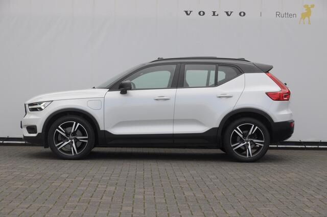 Volvo XC40 T5 262PK Automaat Recharge R-Design / BLIS / Stoel - en stuurwielverwarming / Leder met alcantara interieur / Parkeersensoren met 360 camera / Keyless entry / Elektrische stoelen met geheugen / Panoramadak / Harman kardon