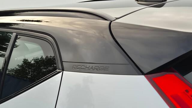 Volvo XC40 1.5 T5 Recharge R-Design 19" Wielen - Trekhaak - Harman Kardon Audio - Climate - Two Tone - Camera achter